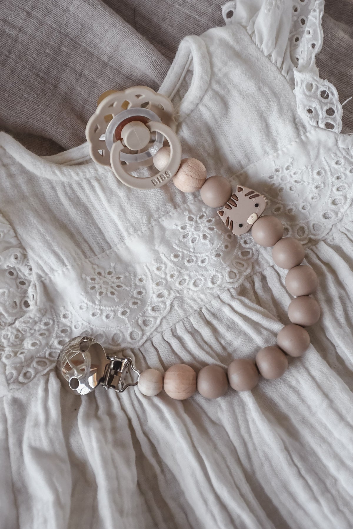 Napphållare med figur